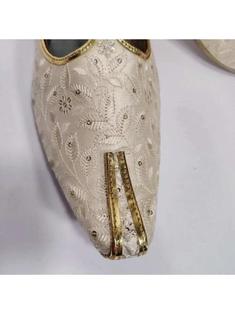 Traditional Ethnic Cream Mojari Shoes  Size 12 Gold Embroidery Split Toe Design